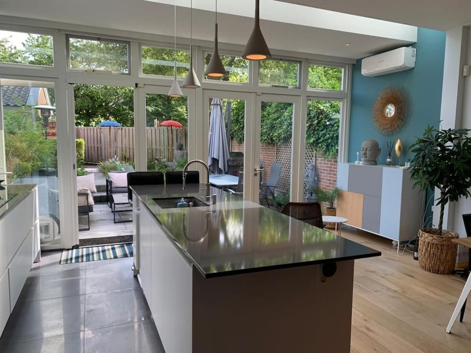 Lounge or bar, kitchen