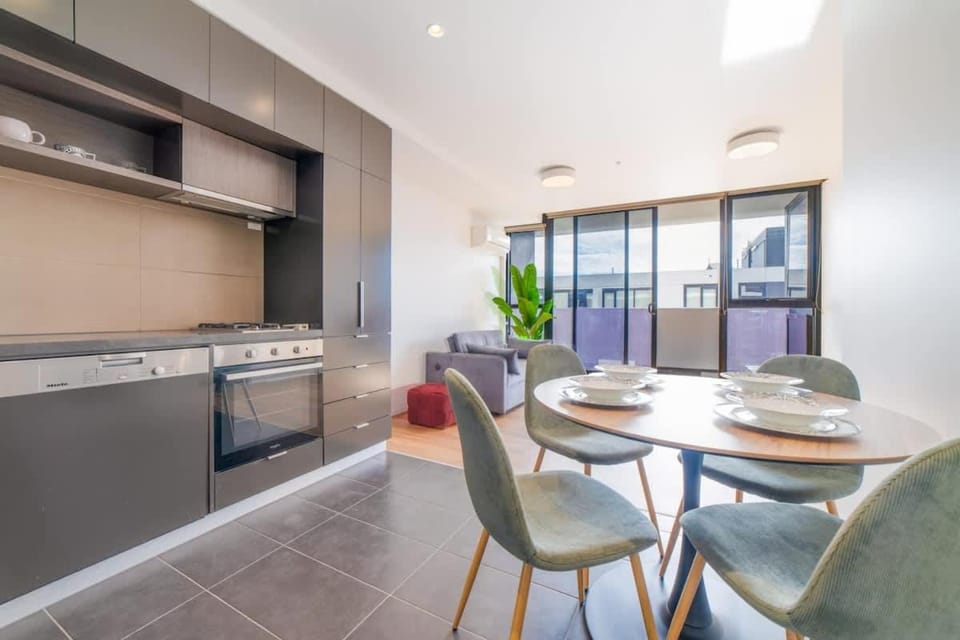 Kitchen or kitchenette, Living room, Seating area, Dining area, dishwasher, oven, stove