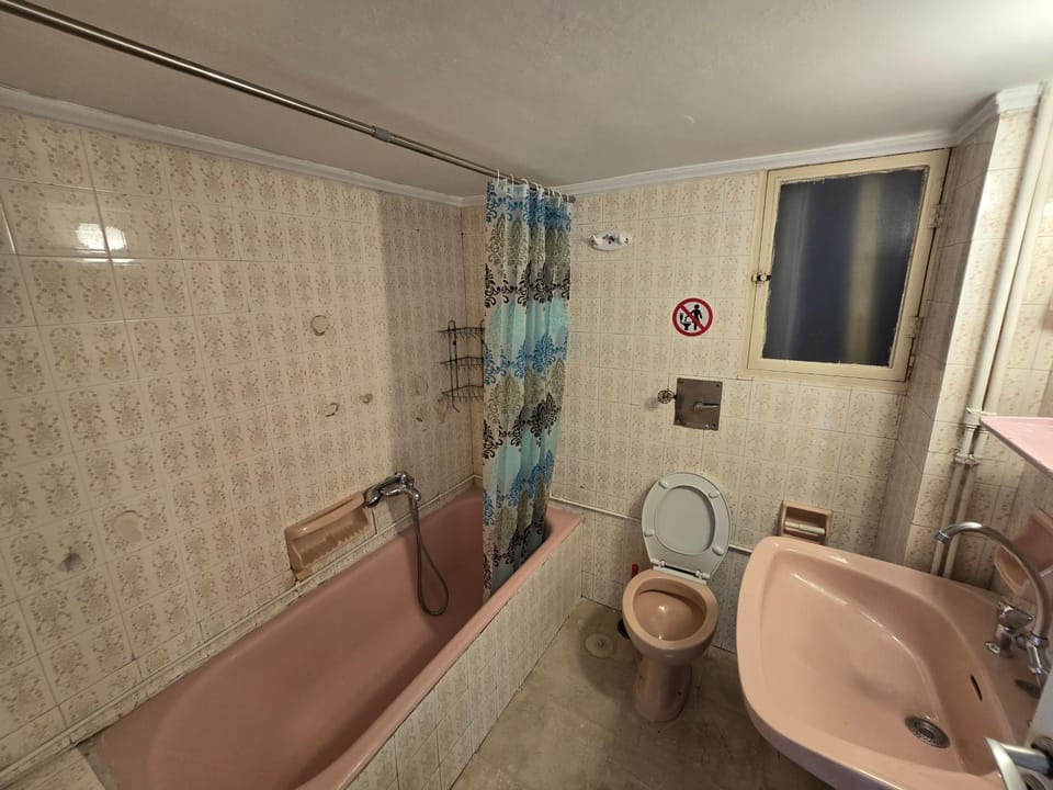GRI LAMBR - Room 2 - SHARED APARTMENT - Beautiful Views in The Center Of Piraeus Vacation rental in Pireas
