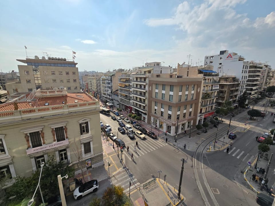 GRI LAMBR - Room 2 - SHARED APARTMENT - Beautiful Views in The Center Of Piraeus Vacation rental in Pireas