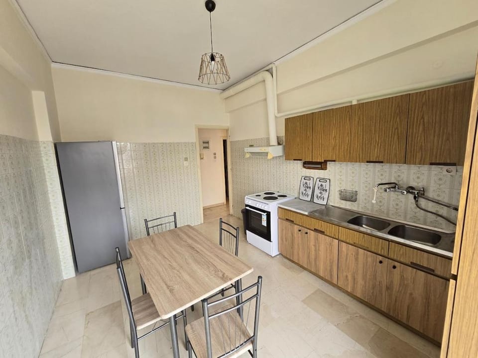 GRI LAMBR - Room 2 - SHARED APARTMENT - Beautiful Views in The Center Of Piraeus Vacation rental in Pireas