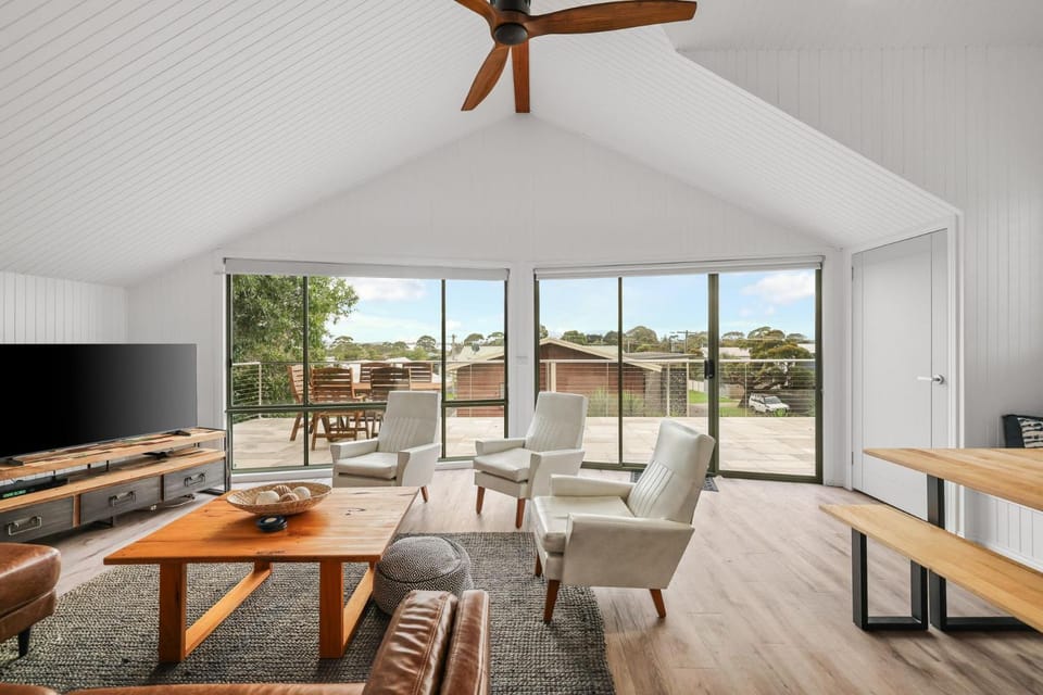 Yarramundi Coastal Living House in Cowes