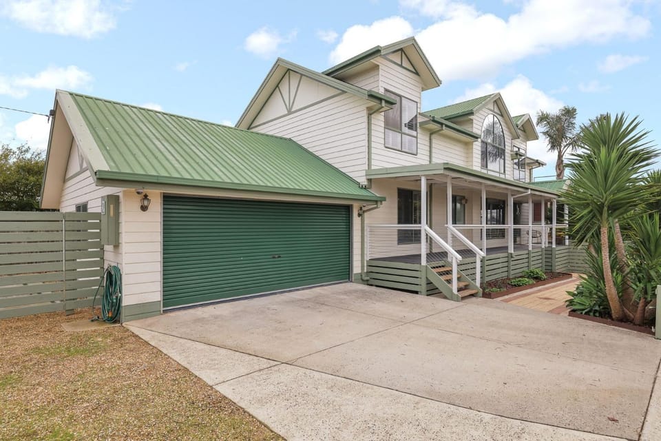 Yarramundi Coastal Living House in Cowes