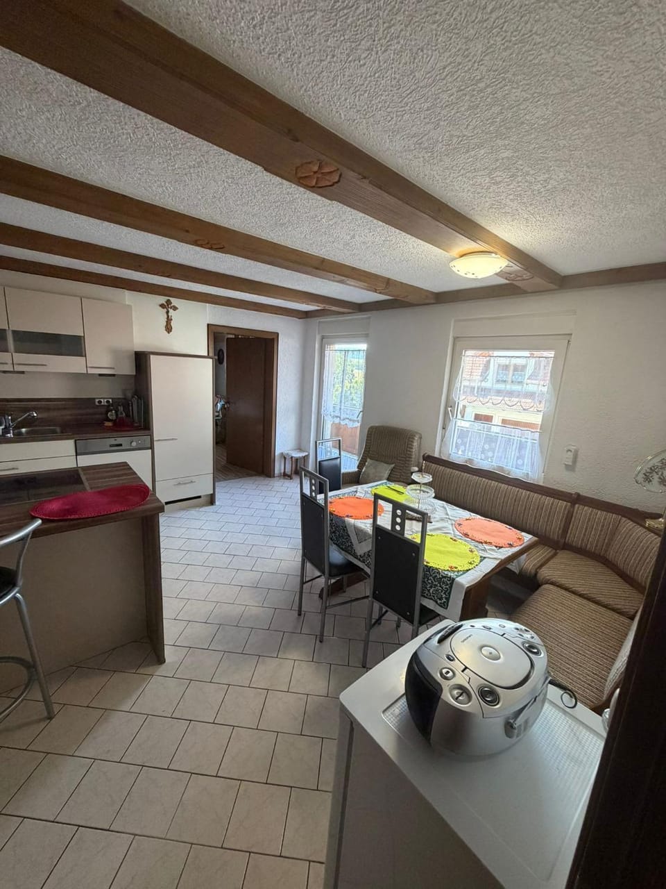 Seating area, Dining area