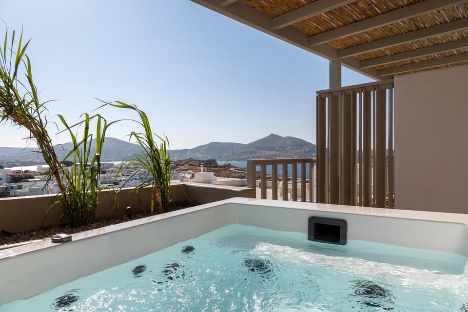 Clementina Hill Hotel in Naousa
