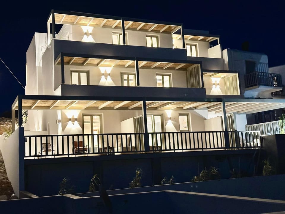 Clementina Hill Hotel in Naousa