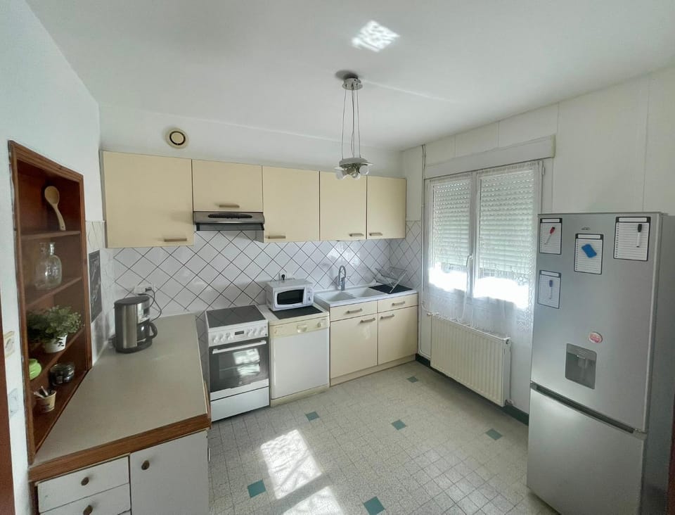 Coffee/tea facilities, Kitchen or kitchenette, dishwasher, oven, pet friendly, stove