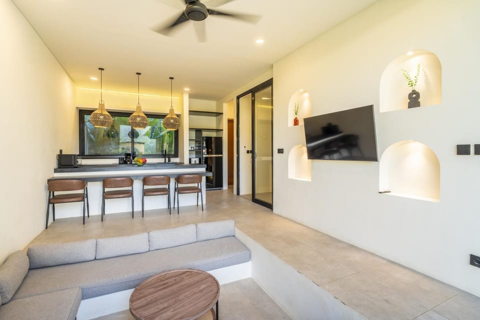 Communal lounge/ TV room, Dining area