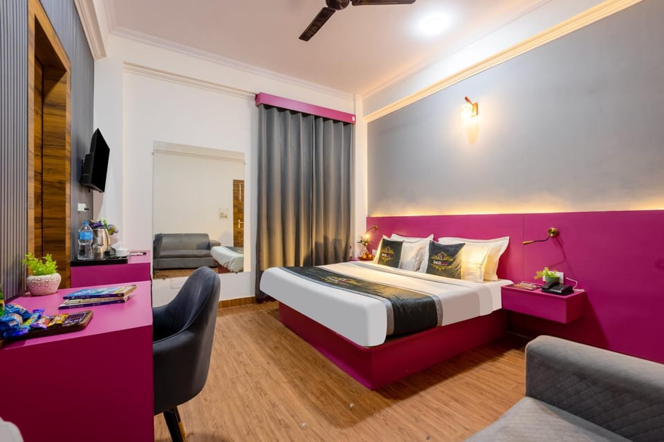 Bed, Bedroom, wardrobe, air conditioner