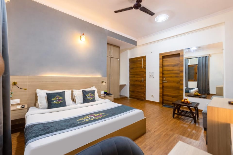 Bed, TV and multimedia, Photo of the whole room, Bedroom, wardrobe, air conditioner