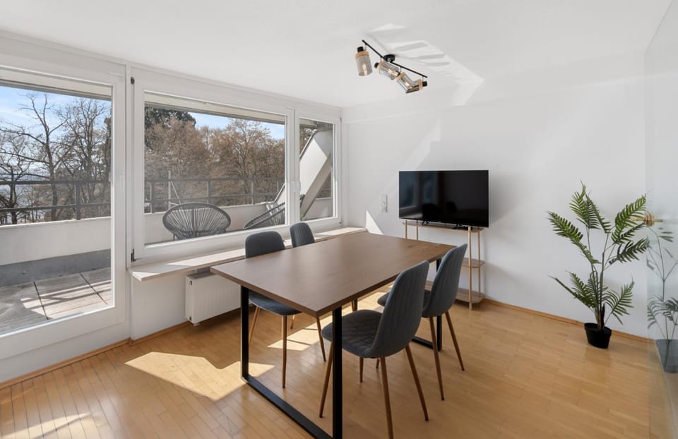 Living room, Dining area