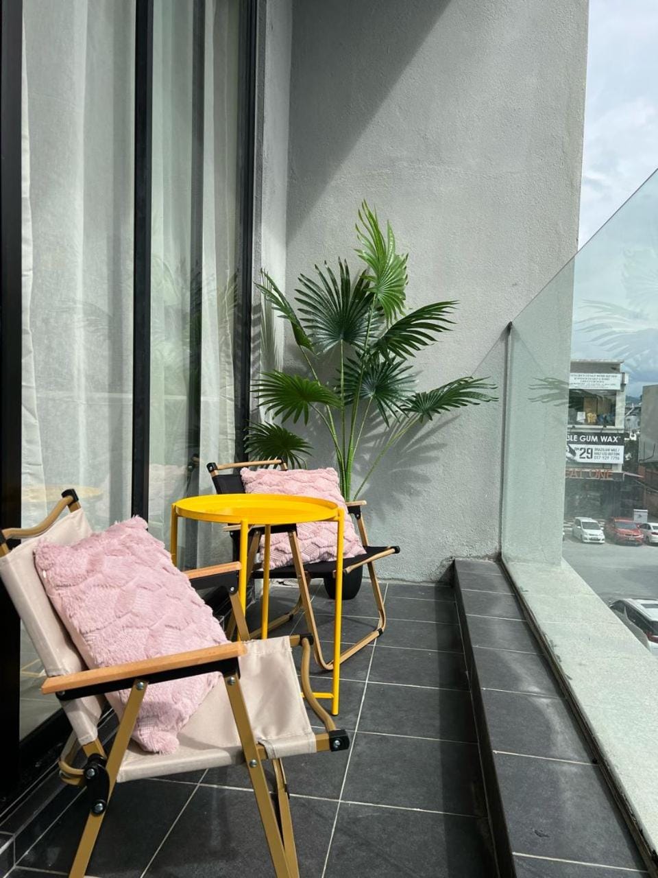 Swing & Pillows - Dream Inn Bandar Mahkota Cheras, Selangor Hotel in Negeri Sembilan, Malaysia
