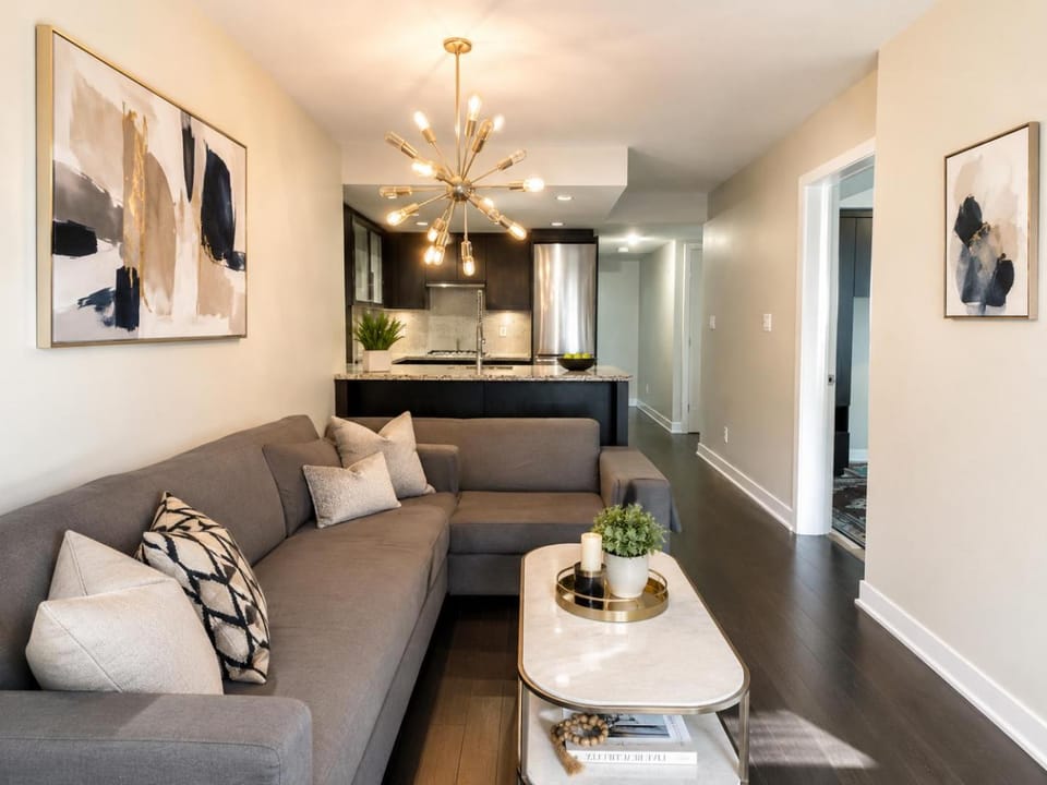 Luxury 2BR Heart of Yaletown Parks and Dining Apartment in Vancouver