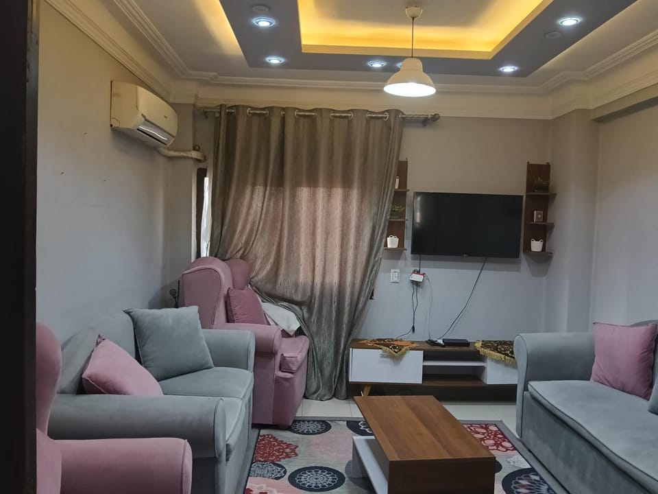 شقه فندقيه للسكن على كورنيش النيل بالعجوزه Apartment in Egypt