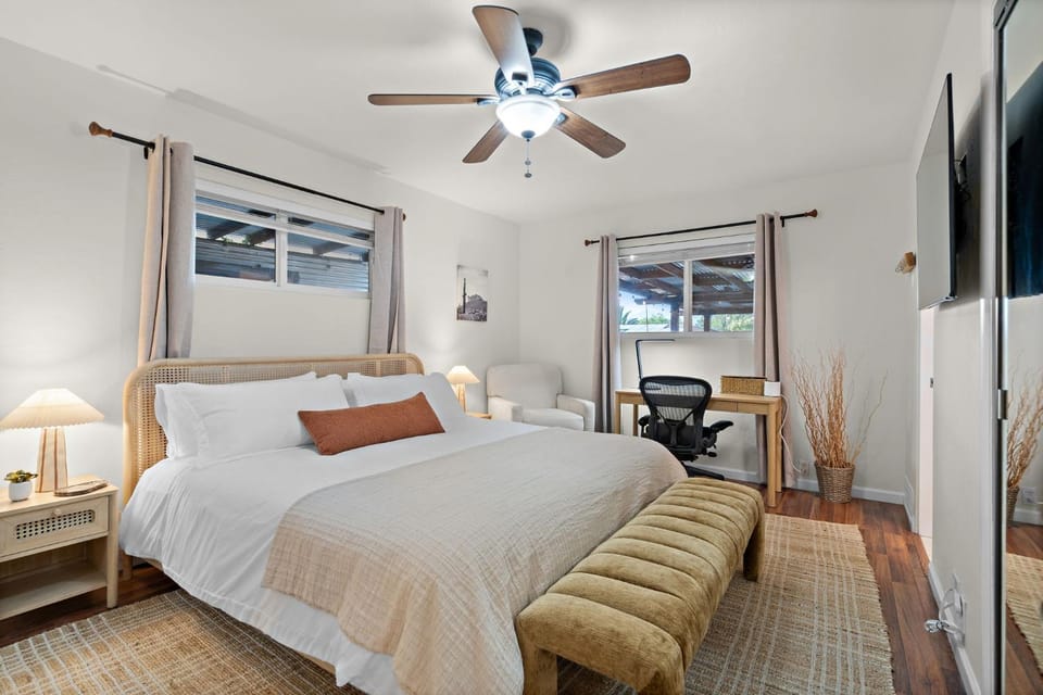 Bed, TV and multimedia, Photo of the whole room, Evening entertainment, Bedroom