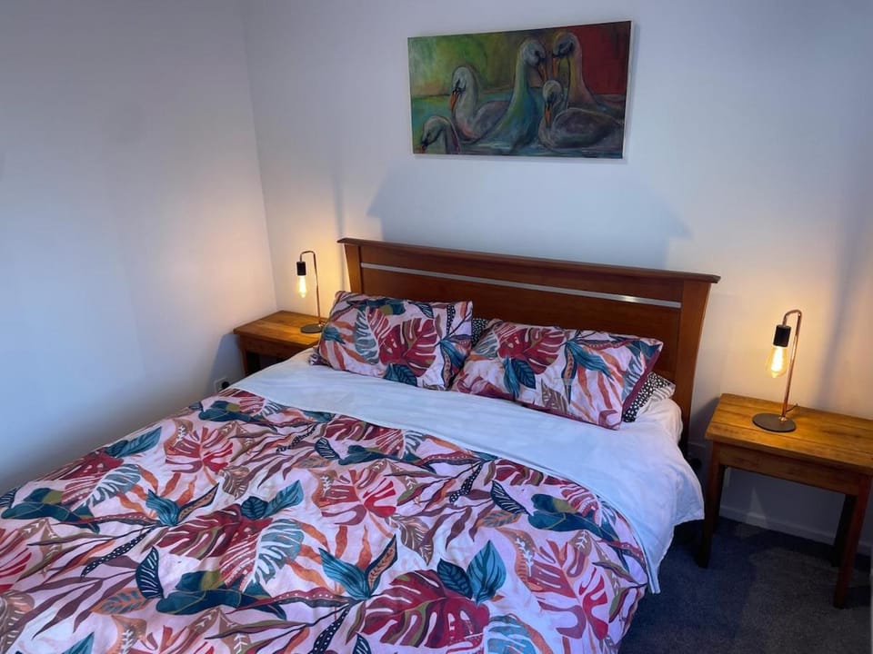 Prime location, Modern Family living House in Queenstown