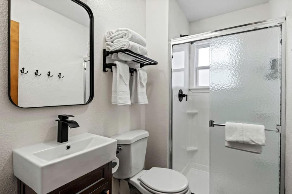 Enchanting Pet-Friendly Cabins with Modern Amenities near Garden of the Gods in Colorado Springs, Colorado Cabin in Colorado Springs