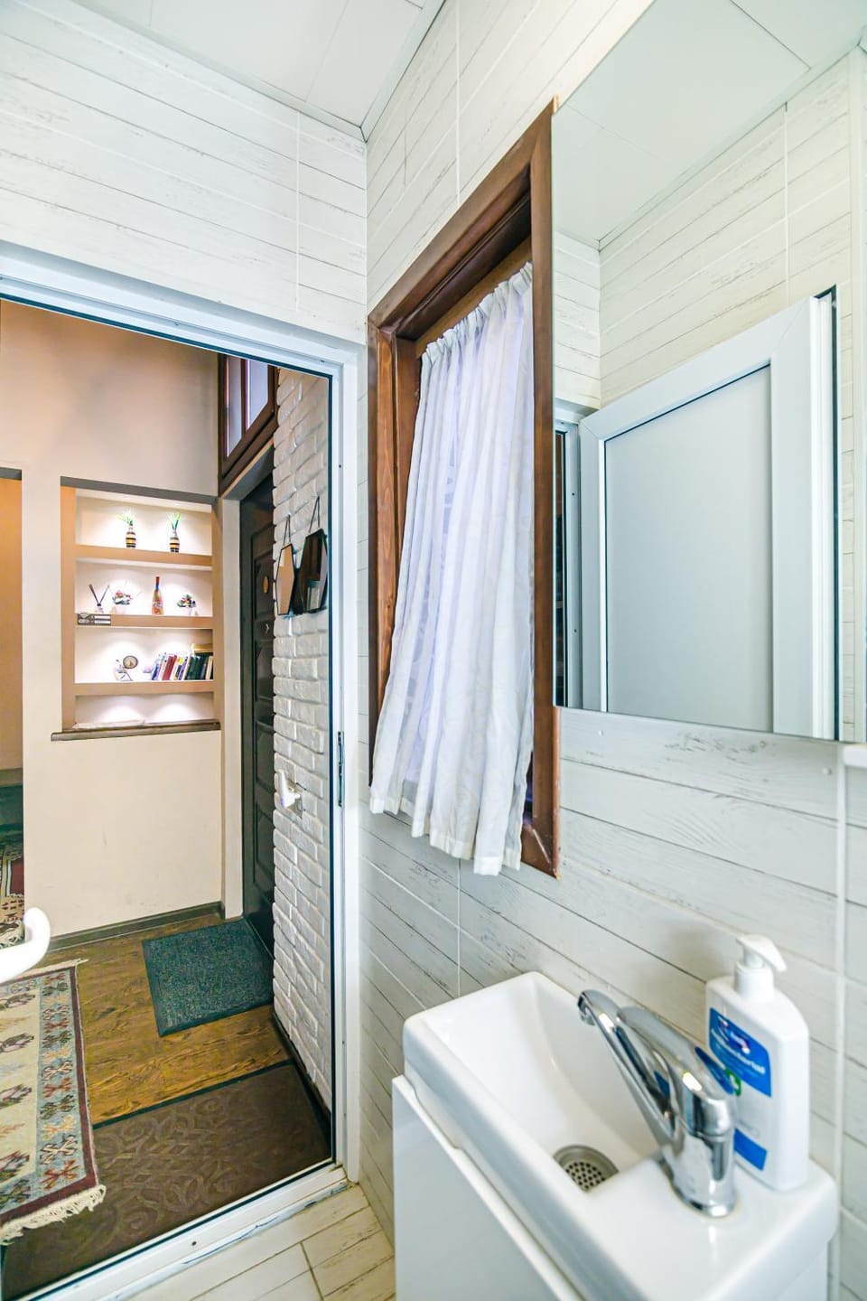 Bathroom, towels, wardrobe