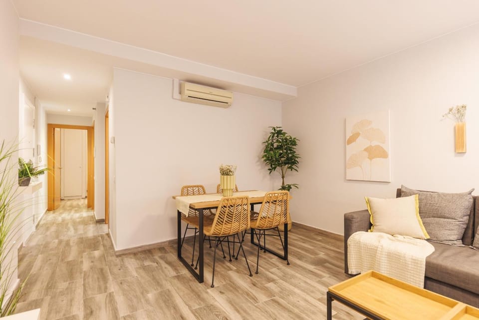 Living room, Dining area, air conditioner