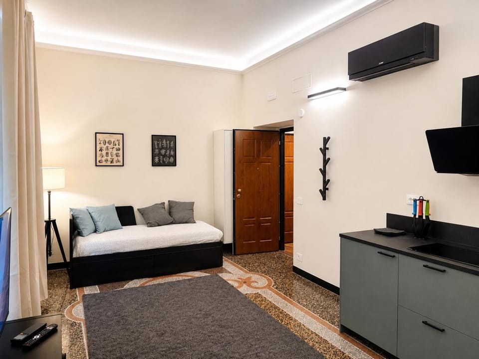 TV and multimedia, Kitchen or kitchenette, Living room