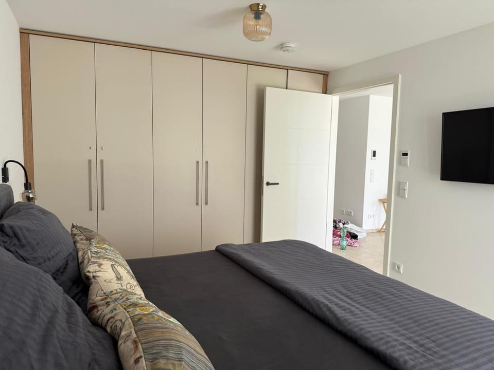 Bedroom, wardrobe
