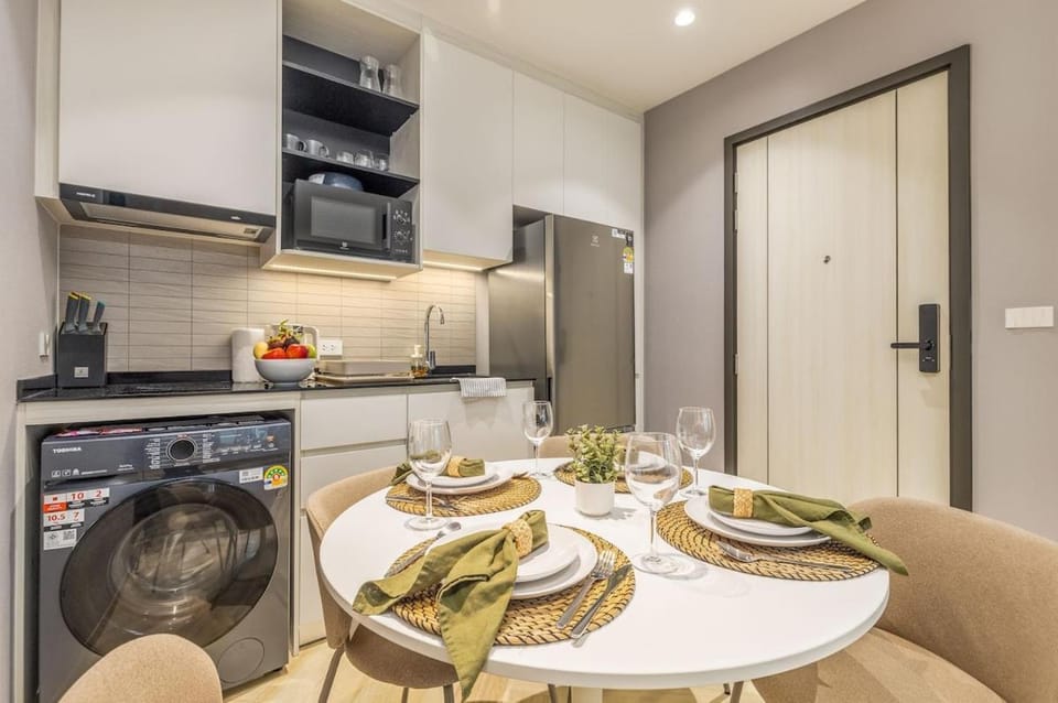 Elegant & Spacious City Retreat Prime Location Apartment in Choeng Thale