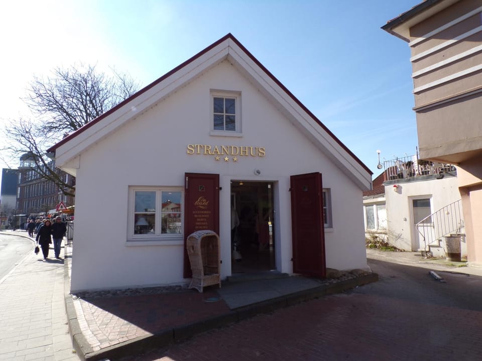 Neighbourhood, Activities