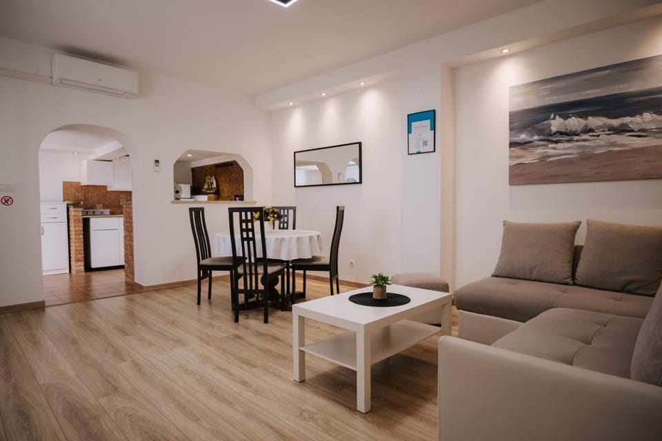 Apartment Ljubica II with terrace, old town Apartment in Rovinj