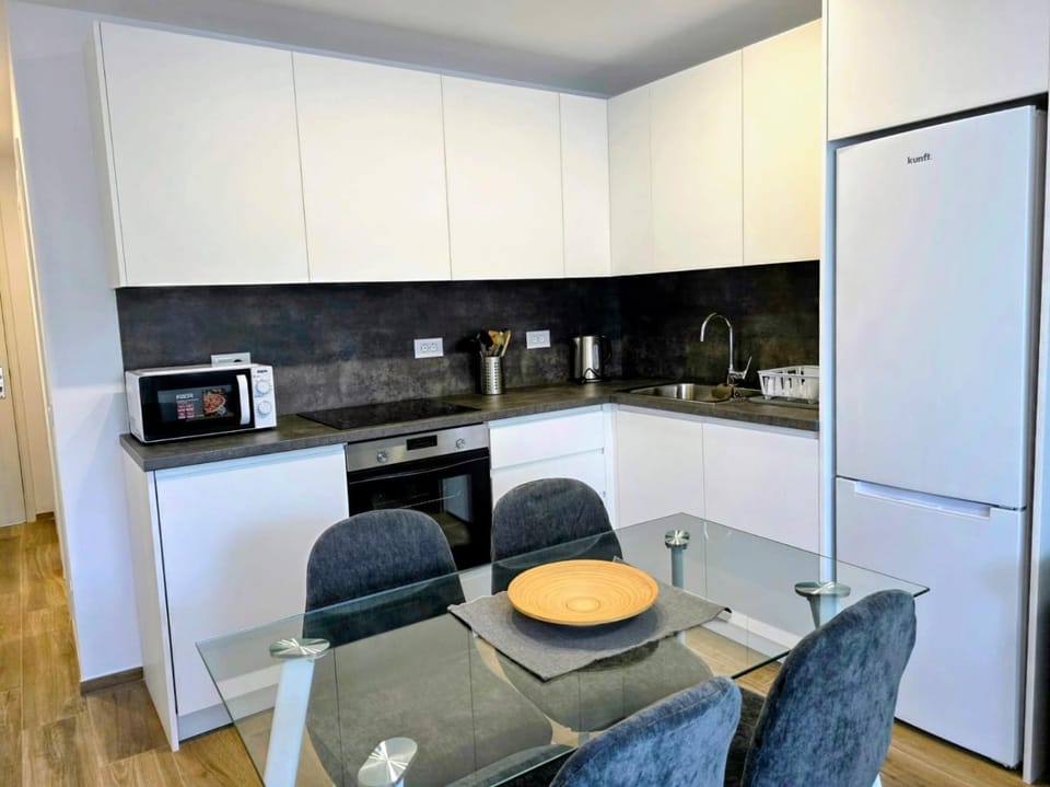 Dining area, kitchen