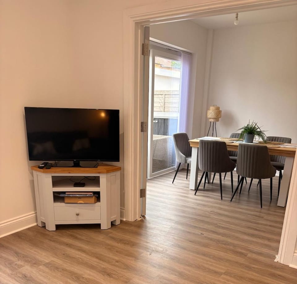 TV and multimedia, Living room, Dining area