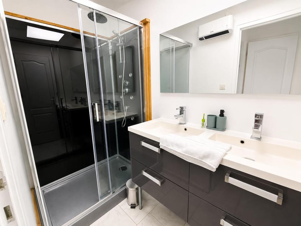 Shower, Bathroom