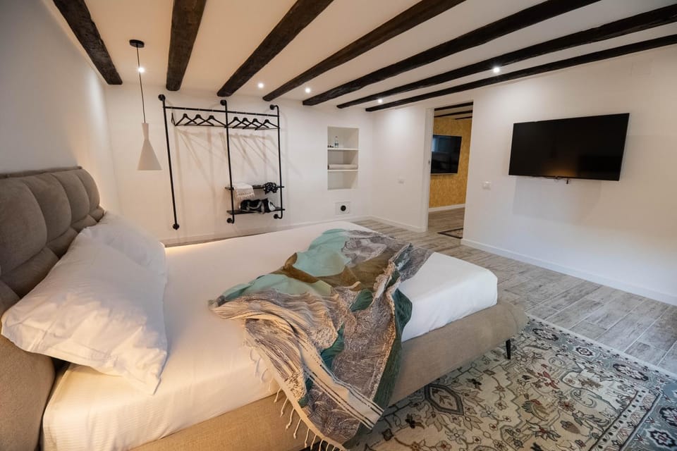 Bed, TV and multimedia, Bedroom, internet, safe, wardrobe