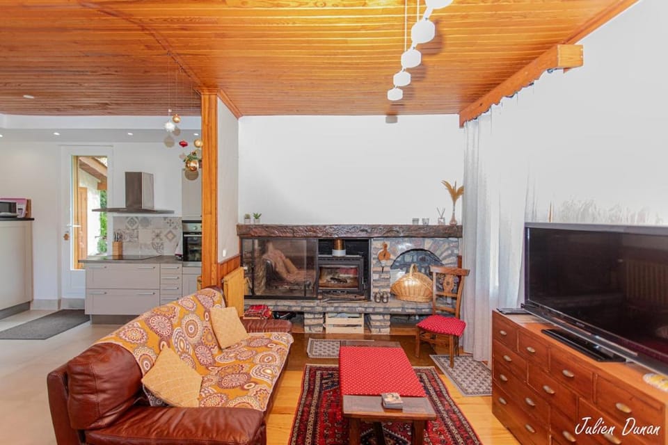 Chalet Rénové, 8 couchages, Jardin, Mercantour Chalet in Provence-Alpes-Côte d'Azur