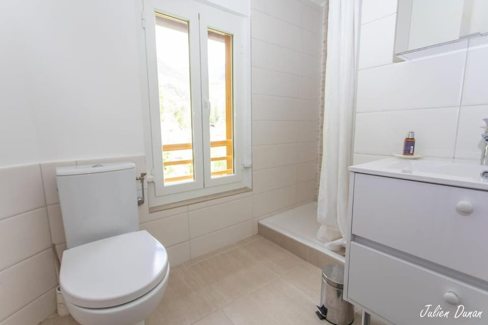 Chalet Rénové, 8 couchages, Jardin, Mercantour Chalet in Provence-Alpes-Côte d'Azur
