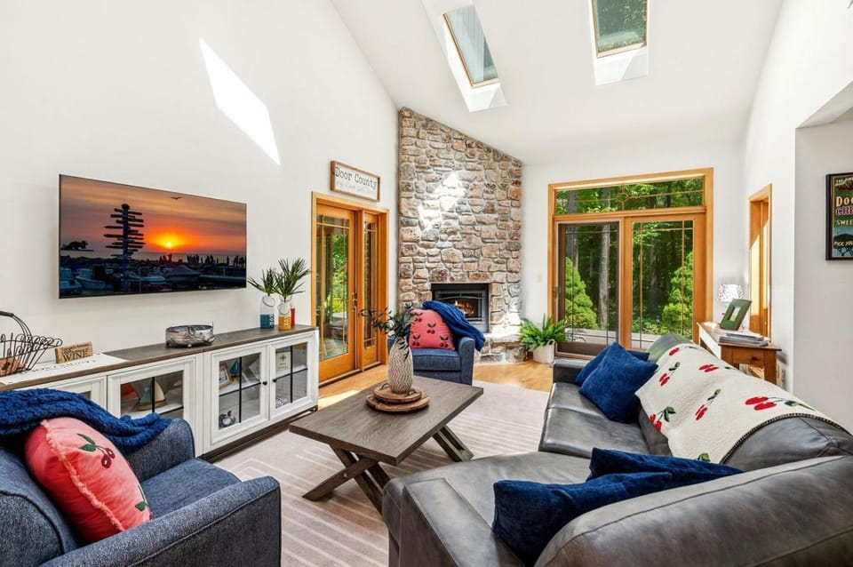 Luxury Woodland Getaway in Fish Creek Door County Near Beaches House in Door County