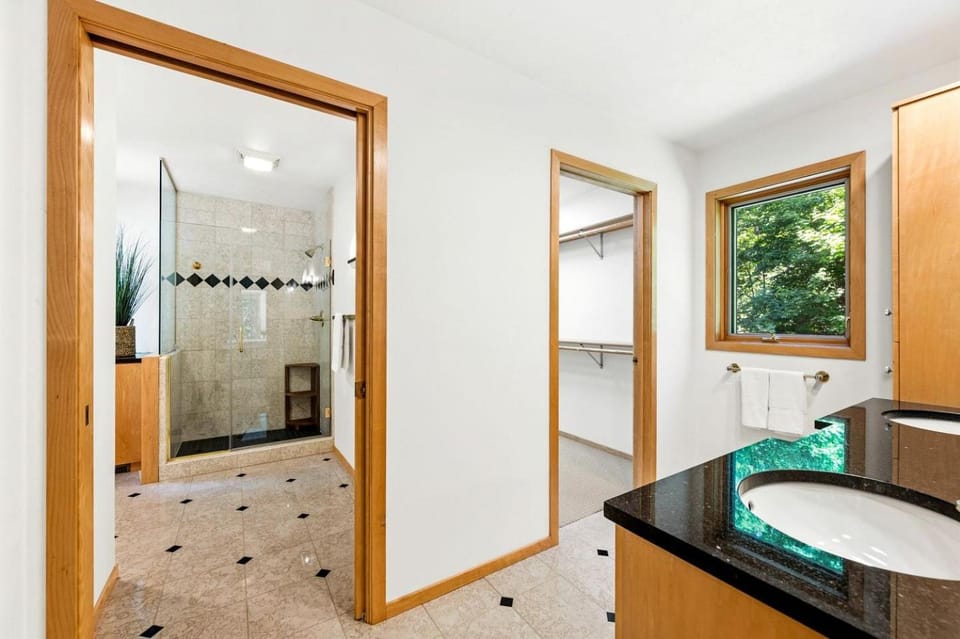 Luxury Woodland Getaway in Fish Creek Door County Near Beaches House in Door County