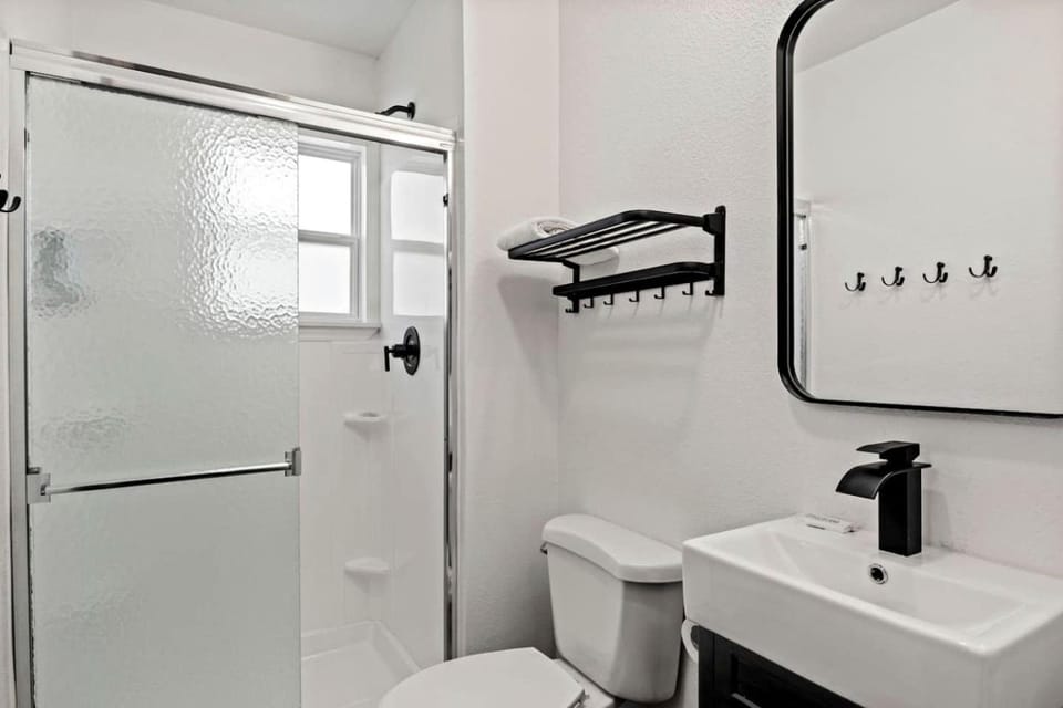 Serene Pet-Friendly Cabins with Spacious Outdoor Areas near Garden of the Gods in Colorado Springs, Colorado Cabin in Colorado Springs