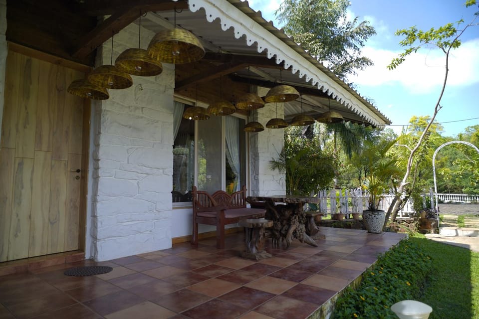 White Castle Bed and Breakfast in Maharashtra