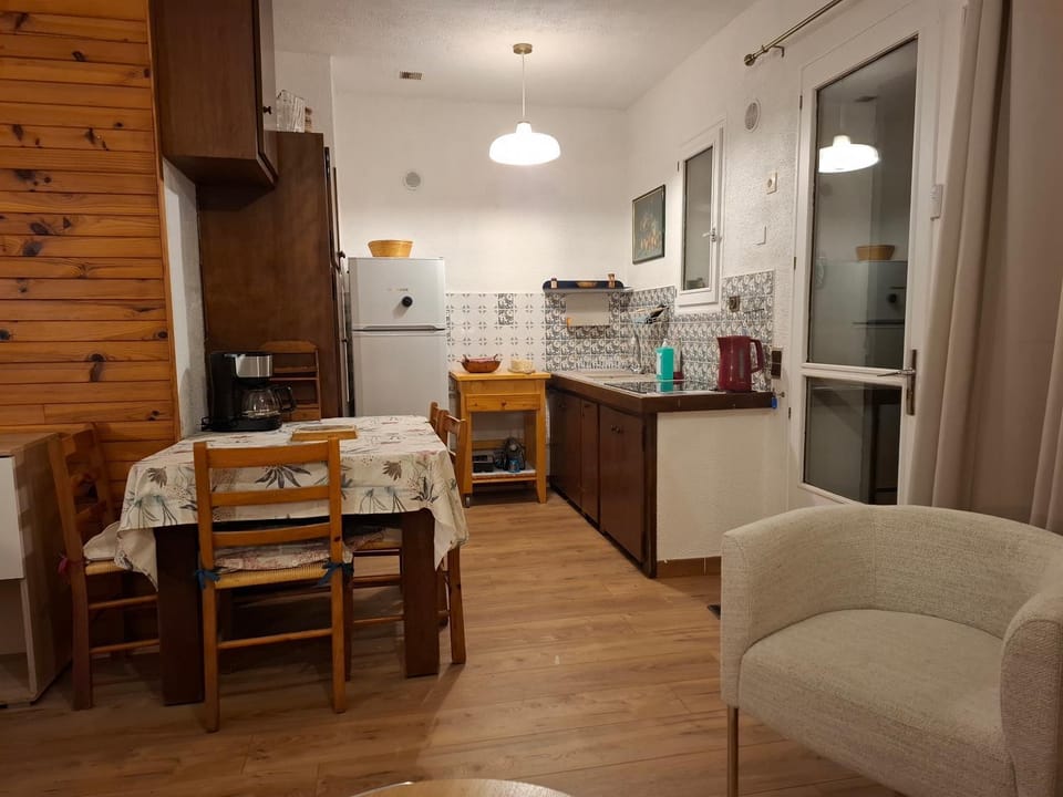 Maison plain pied dans grand jardin Apartment in Gréoux-les-Bains