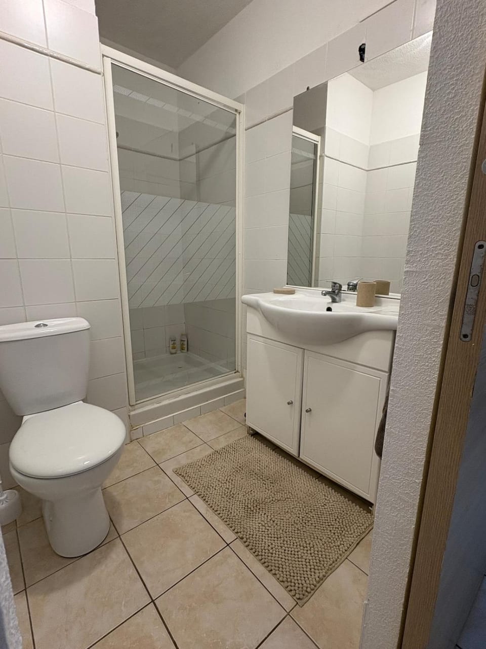 Appartement de trois pièces entre la mer et les montagnes avec piscine Apartment in Linguizzetta