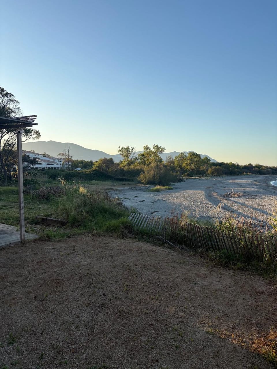 Appartement de trois pièces entre la mer et les montagnes avec piscine Apartment in Linguizzetta