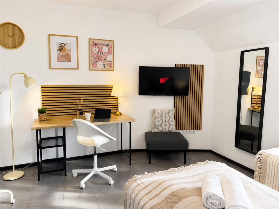 Bed, TV and multimedia, Living room, Bedroom