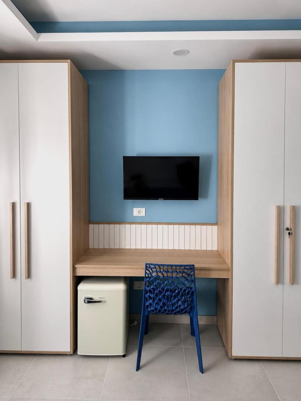 TV and multimedia, wardrobe