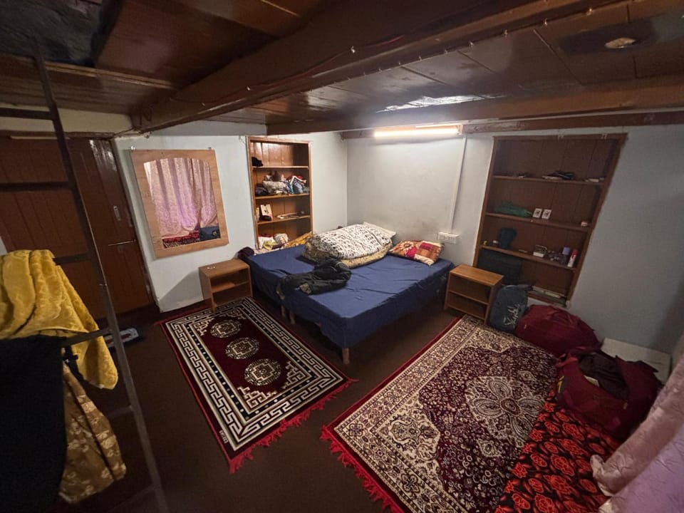 Apni Jagah Hostel in Manali