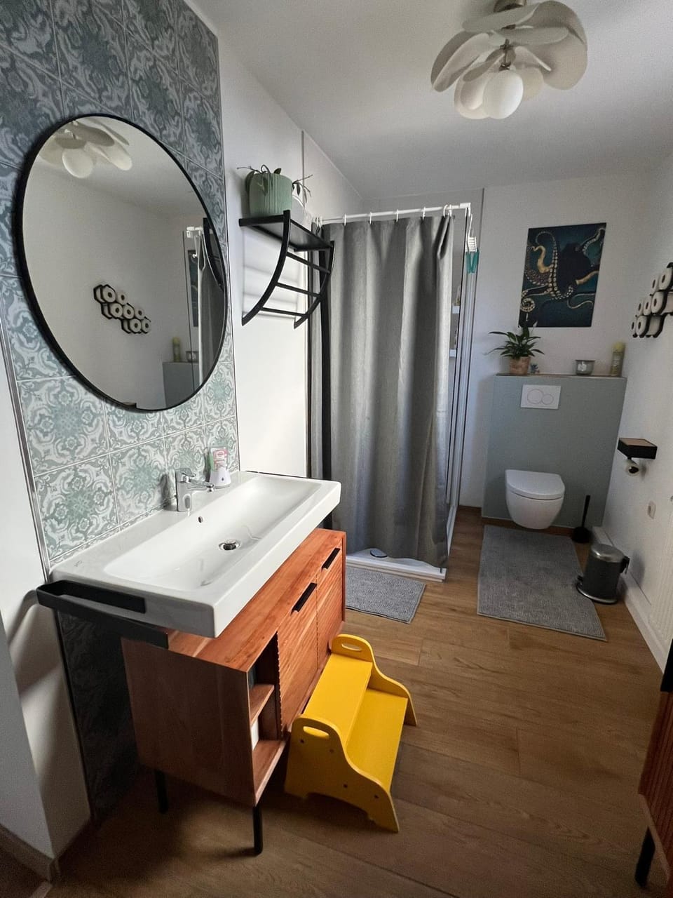 Bathroom, Living room