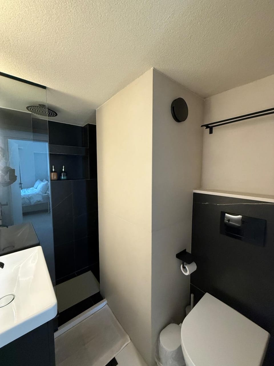 Top Floor Apt - 5 min to Metro, 5 min to Sea Apartment in Pireas