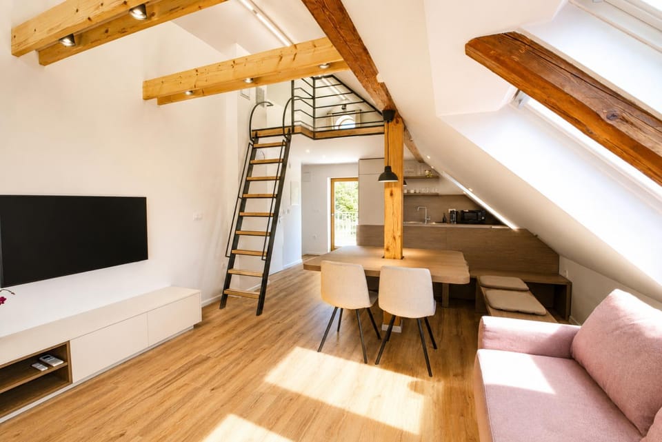 Communal lounge/ TV room, TV and multimedia, Kitchen or kitchenette, Living room, Seating area, Dining area