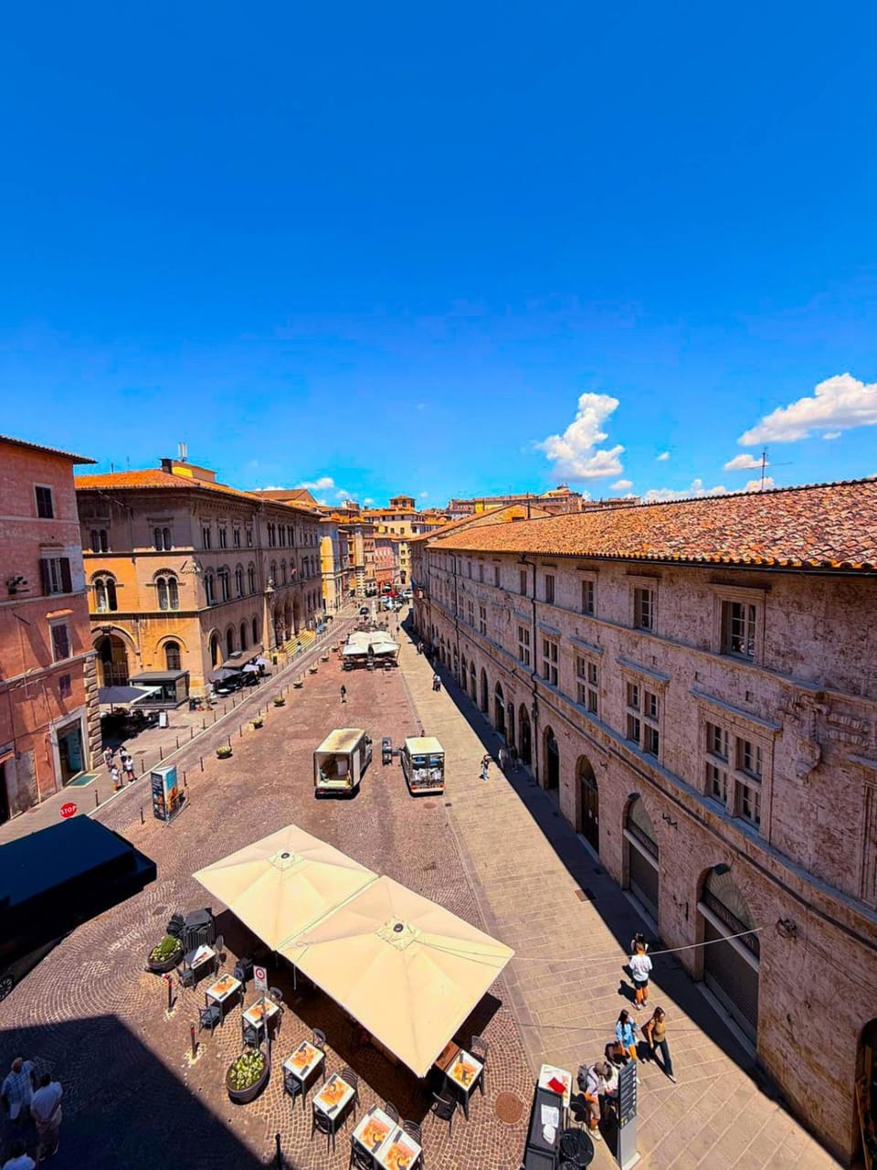 Day, Neighbourhood, City view, Street view, Location