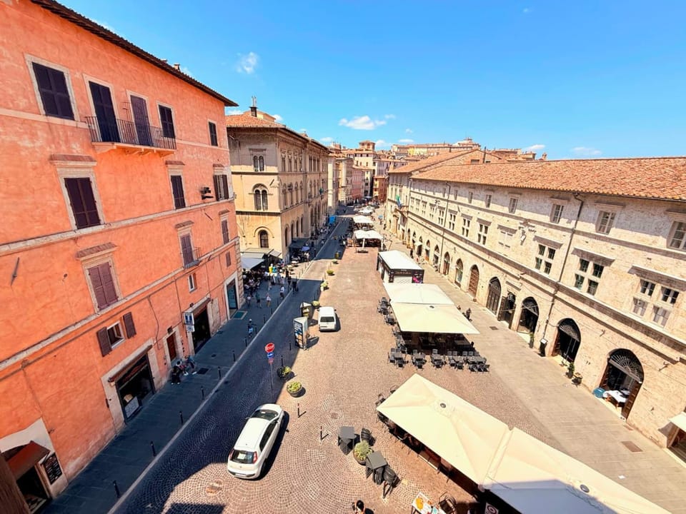 Day, Neighbourhood, City view, Street view, Location