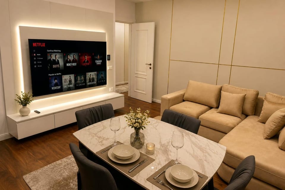 TV and multimedia, Seating area, Dining area